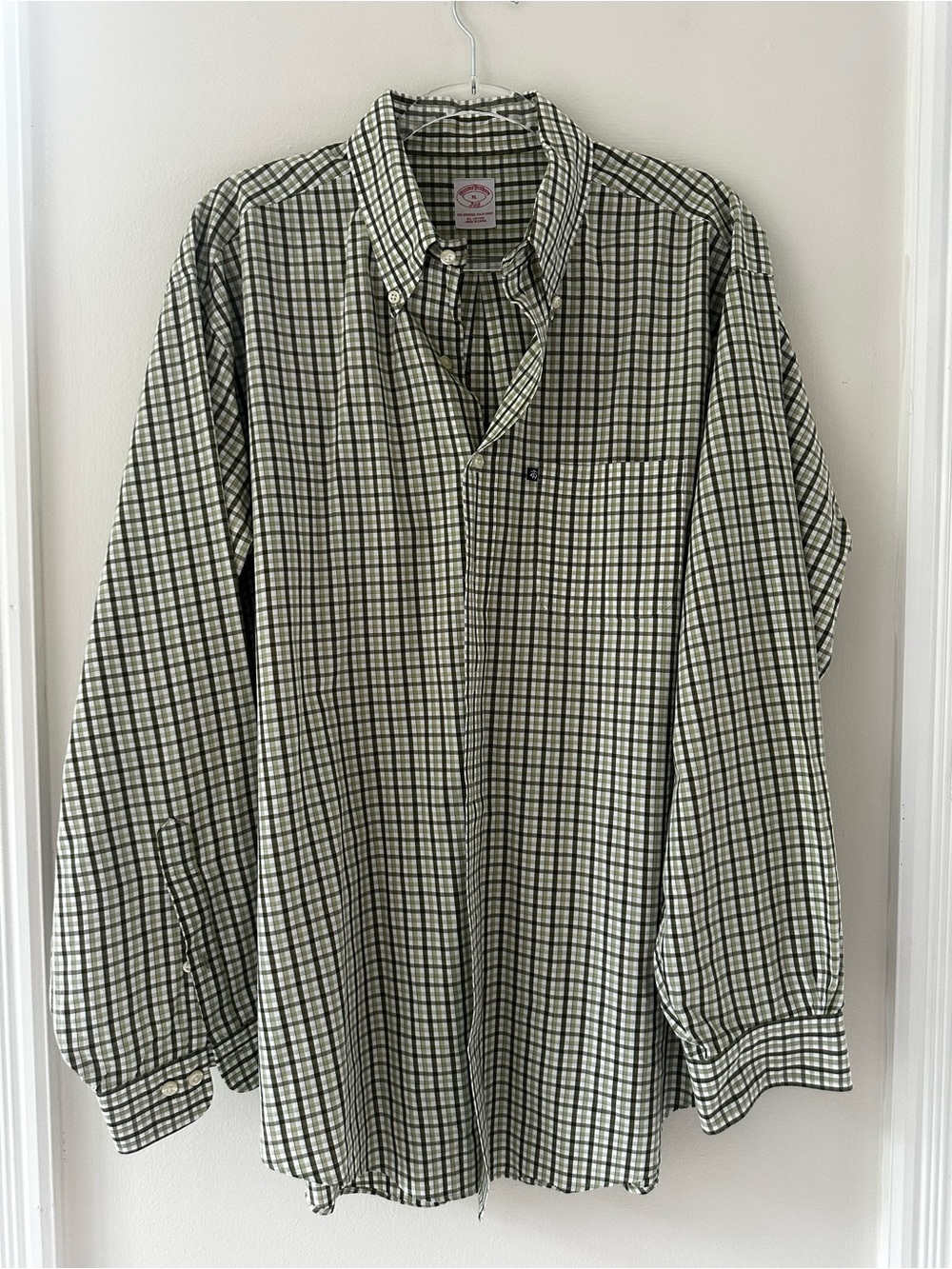 Brooks Brothers Classic Men's Button-Down Plaid Shirt in Green and White